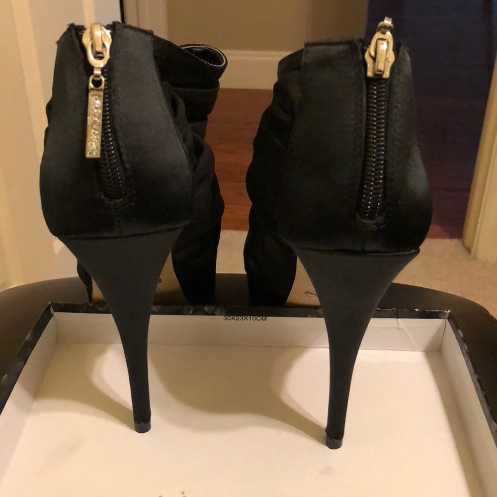 Heels - Picture 5 of 6